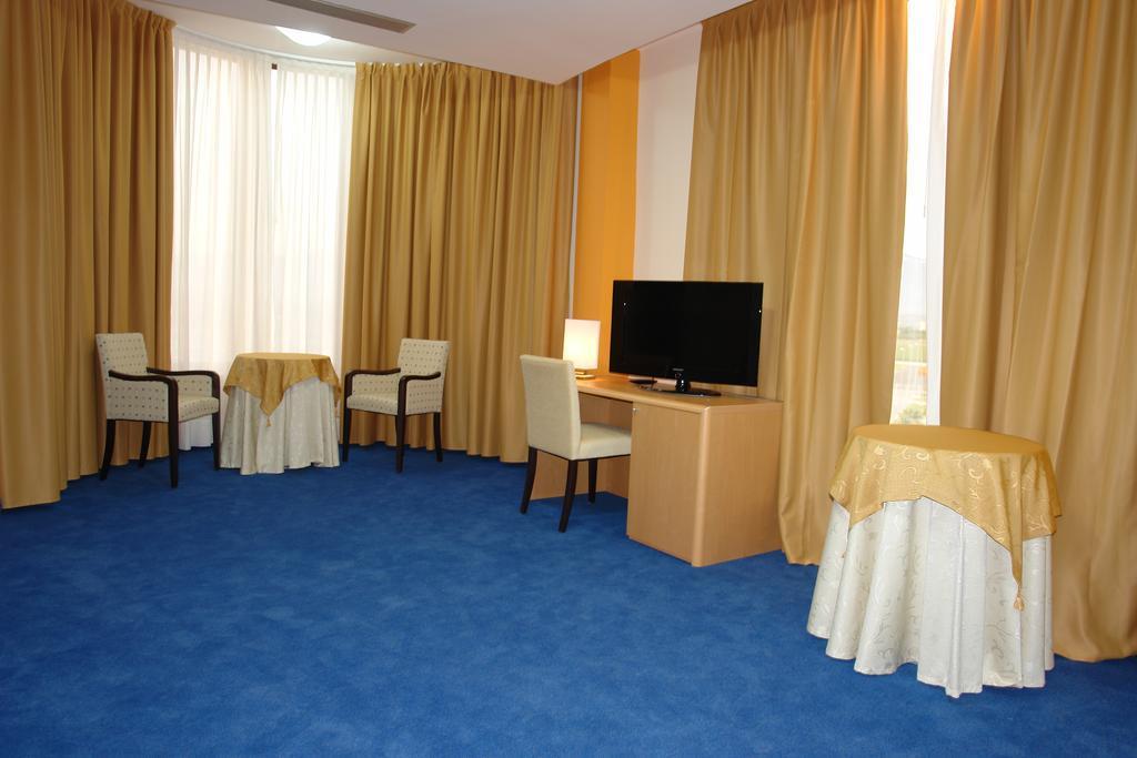 Готель Airport Tirana Rinas