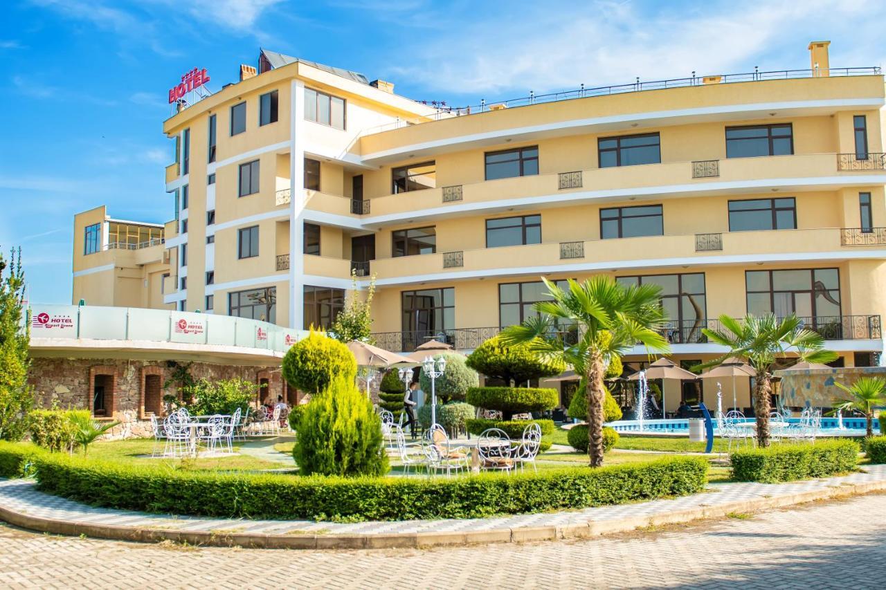 Airport Tirana Готель 4*