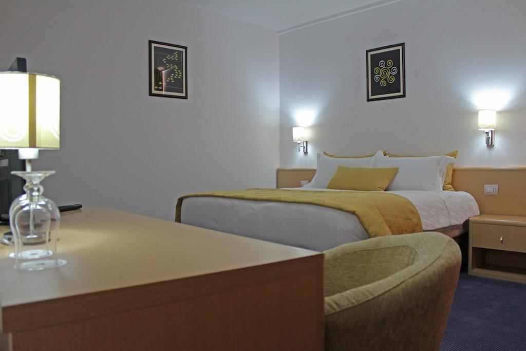 Airport Tirana 4*