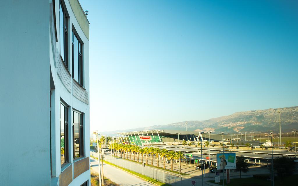 Hotel Airport Tirana 4*