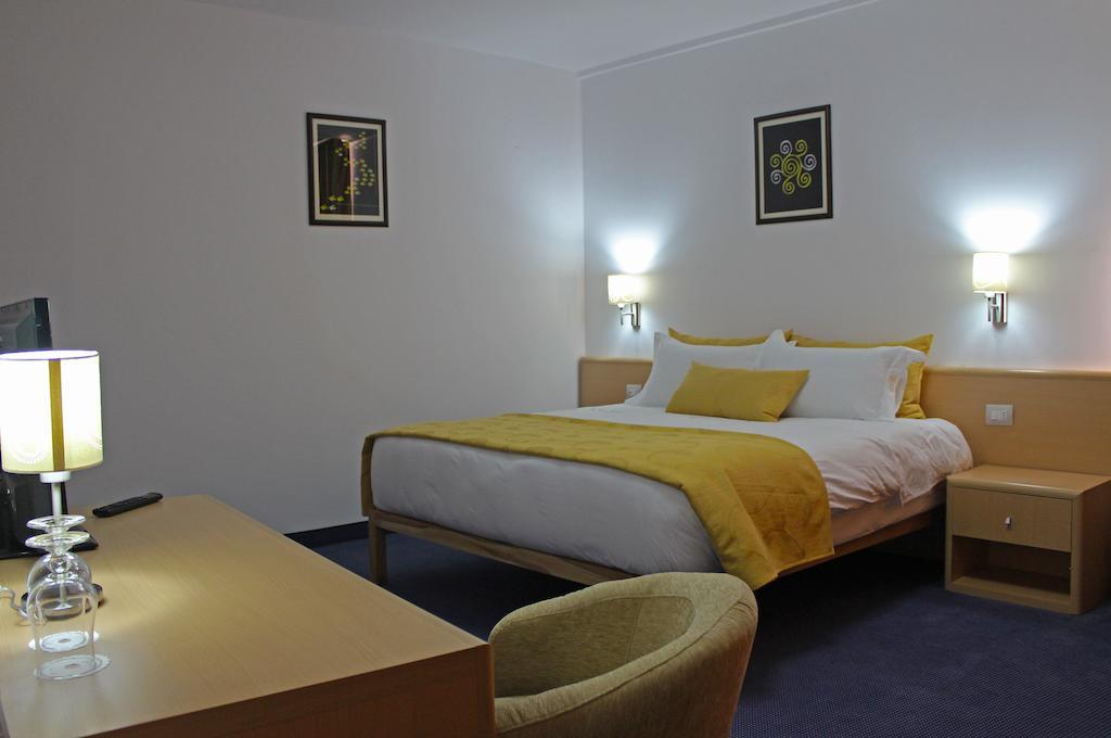 Airport Tirana 4* Rinas